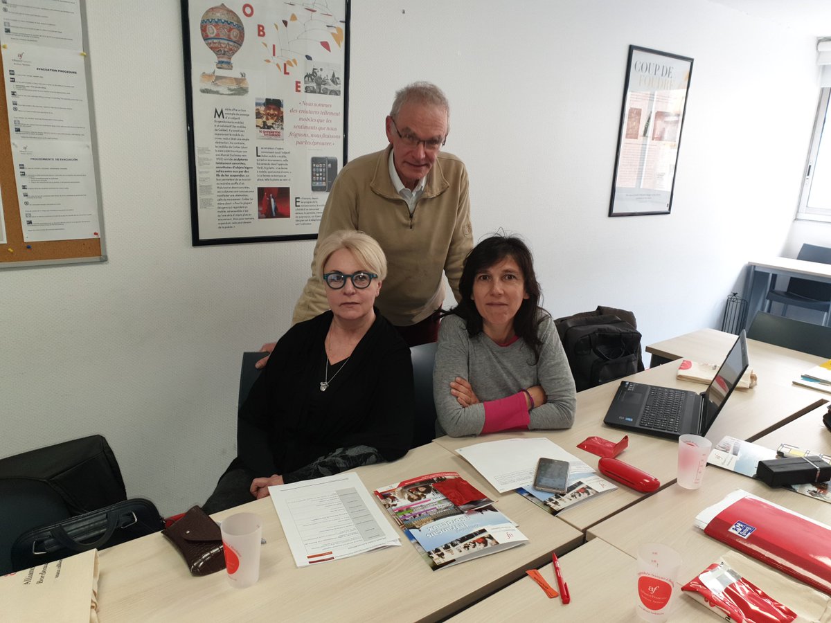 AFBordeaux's tweet photo. Durant une semaine, Gisèle, Rasa et Jacques ont participé au stage enseignant FLE. 👍🙂📝👩‍🏫👨‍🏫
Les prochains stages se dérouleront du 8 au 19 juillet puis du 4 au 8 novembre.
Pour participer c'est par ici 👉https://t.co/wwLxsTTyja
#fle #enseignerlefrançais #formation #enseigant https://t.co/7o6haAVW4P