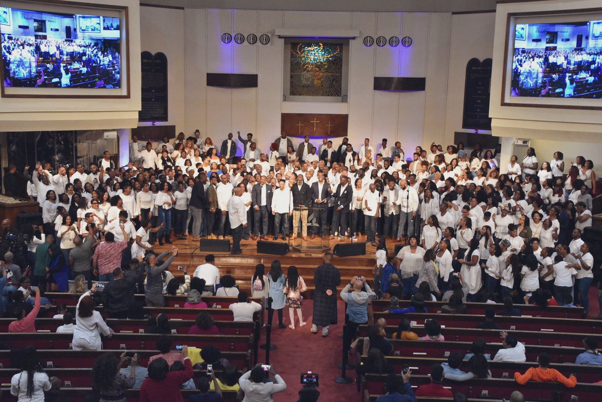 dynamic_praise's tweet photo. The Family #DP30 https://t.co/slzexNI6oV