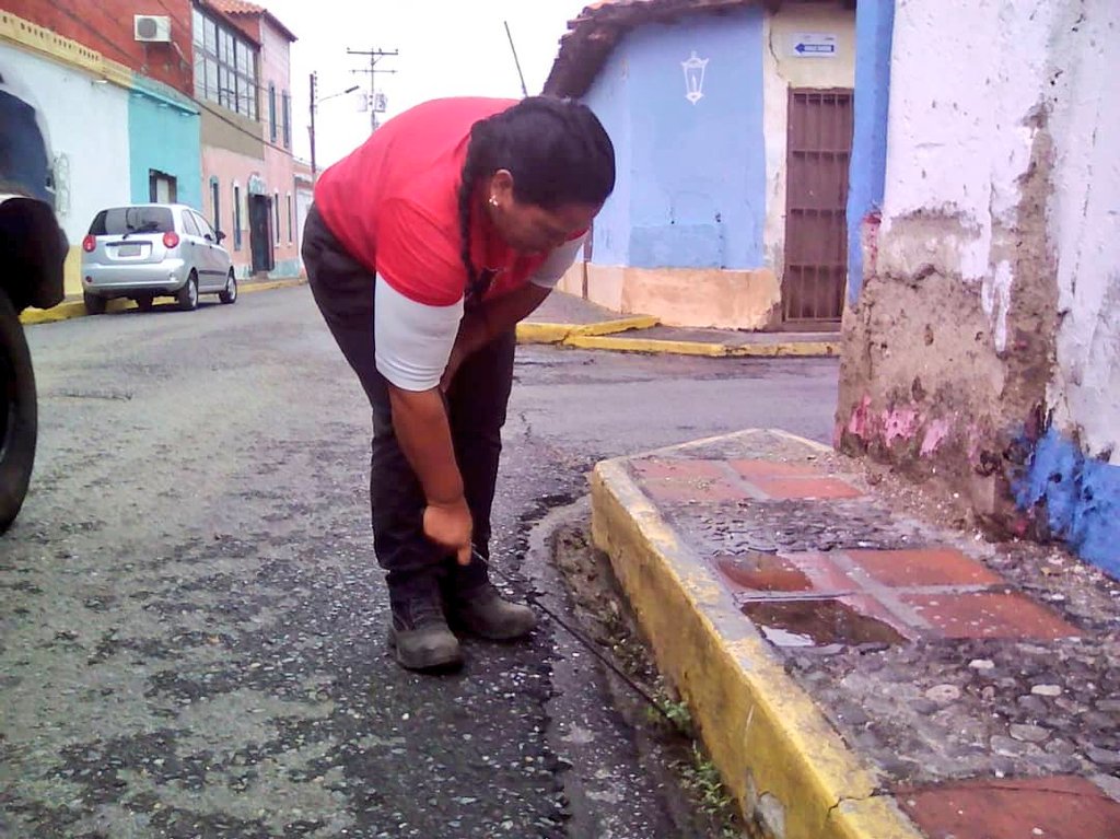 RomeroFelixE's tweet photo. #24Abr Plan de Embellecimiento continúa en el casco central de nuestro Municipio, a través de la Dirección de Servicios Públicos nuestra cuadrilla de Ornato y mantenimiento inician limpieza en la calle Diaz Alfaro. Trabajamos por un Municipio #Potencia. #VenezuelaBellaEnMarcha https://t.co/O7dhhtafao