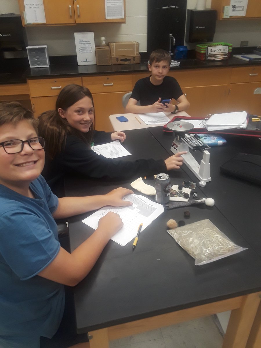 SMMSEarthSci6's tweet photo. Trash Lab!  Students are sorting simulated household trash and calculating percentages that end up in landfill based on the national average!  #PersonalResponsibility #SOARPL @Smarts_Mill #EarthsResources https://t.co/8YErVV0uWx