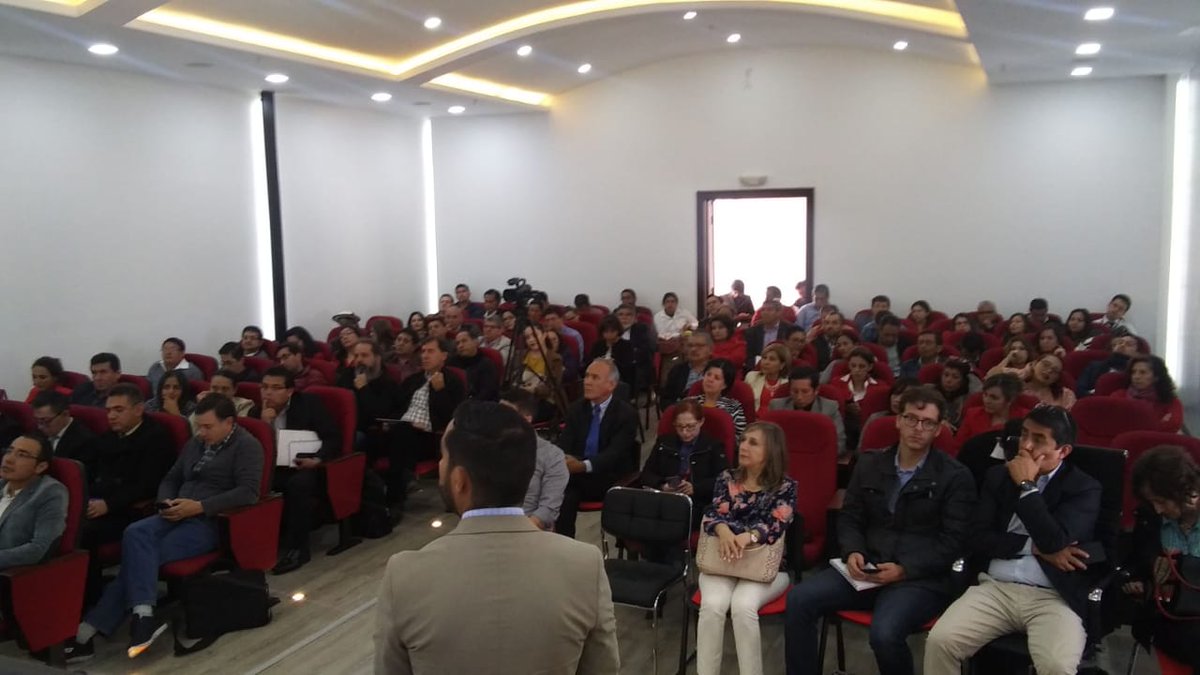 ciec2019's tweet photo. Julio Alonso Arévalo Phd. de la @usal, abordando el tema Uso de gestores de referencia bibliográfica y visibilidad científica en el #CIEC2019✍🏻.

 Segundo día de conferencias y talleres en el #CIITT, en un encuentro académico de la @UCatoCuenca.

#laCatoexcelencia https://t.co/K1li9KNLXC