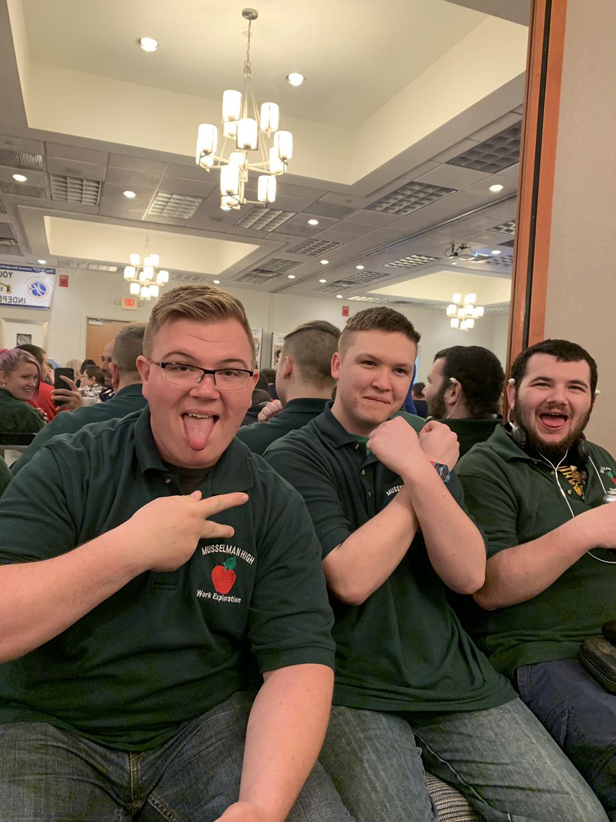 MuHSApplemen's tweet photo. We had a great time with some awesome kids at the Work Exploration Awards this morning! https://t.co/dkBbOso5nu