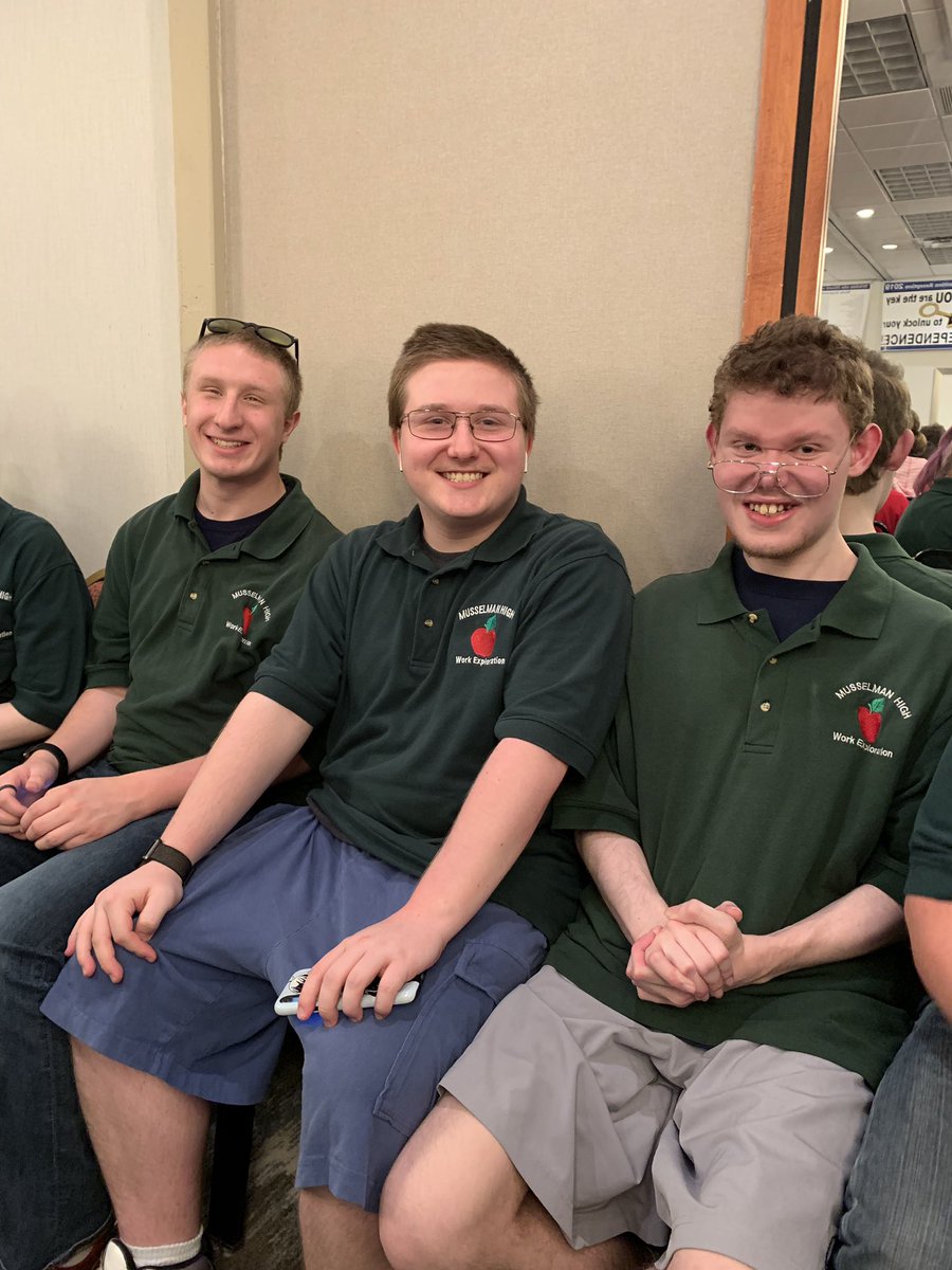 MuHSApplemen's tweet photo. We had a great time with some awesome kids at the Work Exploration Awards this morning! https://t.co/dkBbOso5nu