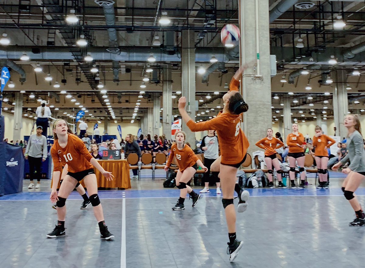 Texas512VBC's tweet photo. Find your balance. Happy Wednesday! #twinkletoes #growthegame #smallbutmighty #tx512 #lonestarclassic https://t.co/9n1AGsyrwt