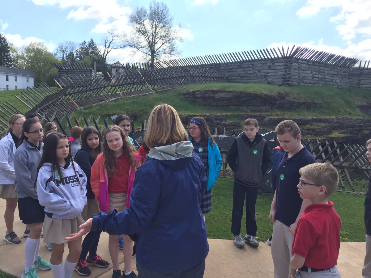 MOS_School's tweet photo. 5th grade learning all about the French and Indian war at Fort Ligonier #MOSS #CatholicEducation https://t.co/VjYOhmMrZ0