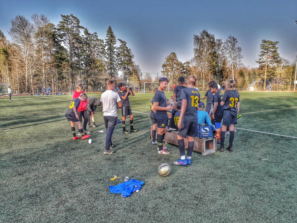 05-piirisarjan kakkosessa PiTa/musta - PPJ Eira Kaivari

0-0 ja toinen puoliaika alkaa Pitskusssa.