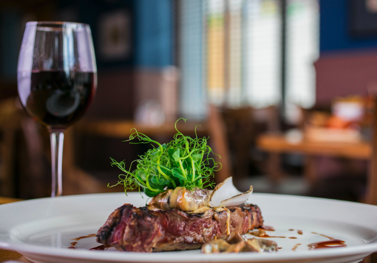 Don't make a Mi-Steak where you eat tonight 😉

#midweek #dinner #wine #steak #yum #dublineats