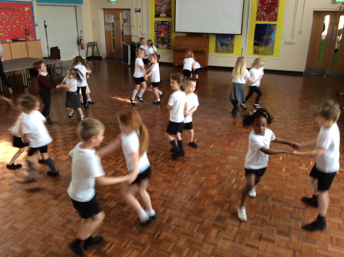 AllSaintsTraff's tweet photo. Reception Class were brilliant in PE today, having a go at some country dancing πππΌπΆπ»π€©#skiptothebeat #clap #skip https://t.co/q6iF2chQeL