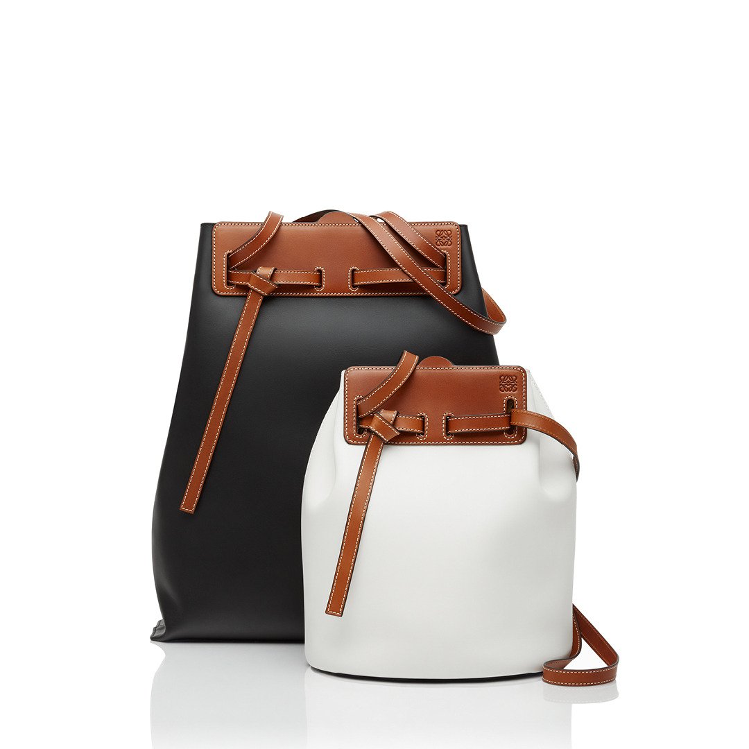 LoeweOfficial's tweet photo. #LazoBag first unveiled on the #LOEWESS19 runway.
Available now in a series of shapes, colours and sizes.
Shop now on https://t.co/V7jZ2gc8SM
#LOEWE https://t.co/Ko5fEJat1c