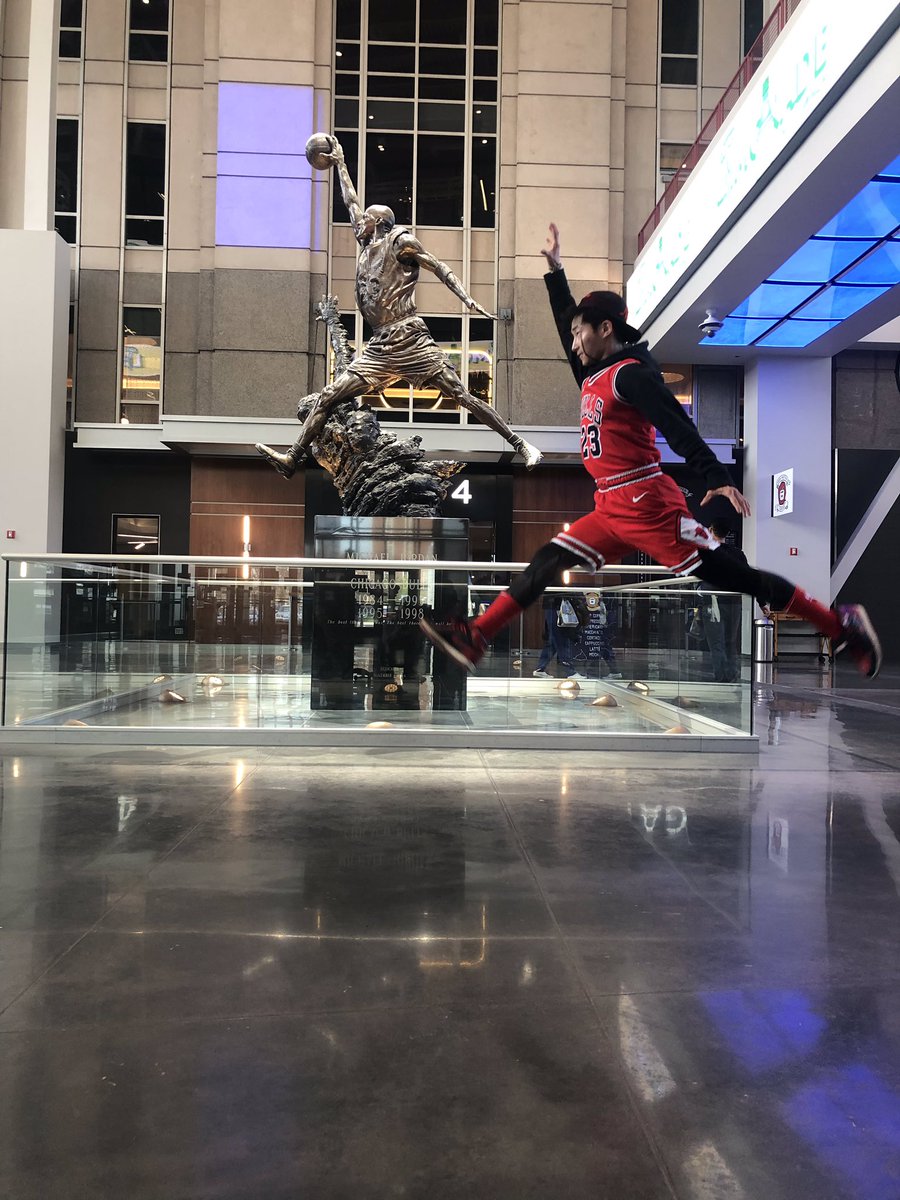 492870227's tweet photo. “Wild Riders” in Chicago, Illinois. Road trip in Route 66: visiting the 1st Air Jordan store &amp; the trip of tribute!
#acrossamerica #travel @taozi0809 #旅行 #美国 @暴走族WildRiders #伊利诺伊州 #芝加哥 #chicago #illinois @airjordan.shop #airjordan @michaeljordan23 #michaeljordan https://t.co/N3e618c92j
