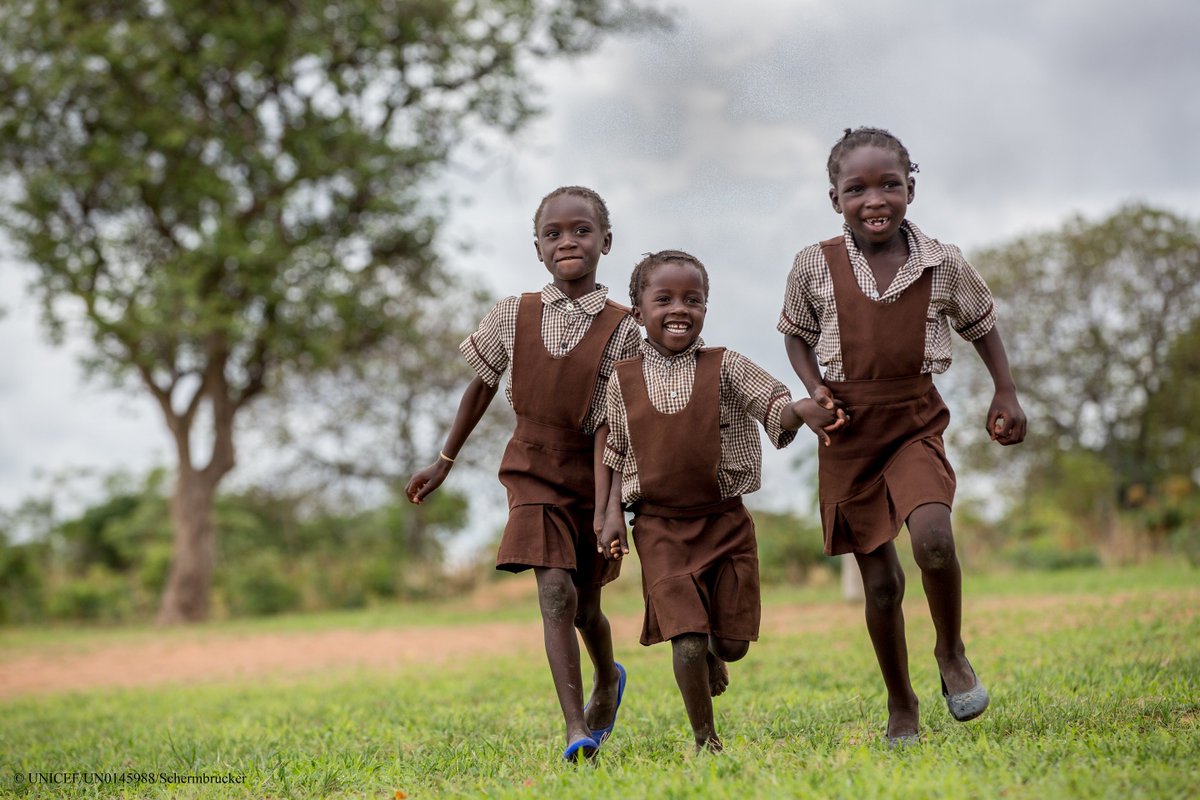 In 2018 in #Zambia, over 13,000 girls were reached through girls' clubs in schools, facilitated by 2,000 peer mentors. The clubs empower the girls to be assertive role models for other girls in their communities, to change norms to #EndChildMarriage. @UNFPAZambia @unicefzambia