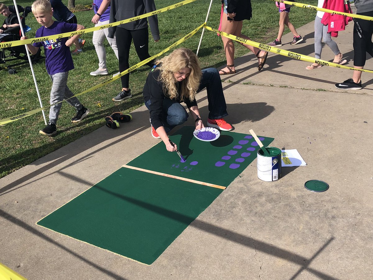 allencmca's tweet image. Shout out to @MrsMaldonado_2  and @Ms_Shook and her students for painting a problem solving mat, sensory paths, and games on our playground at #eeslearn.  We appreciate you! @USD418