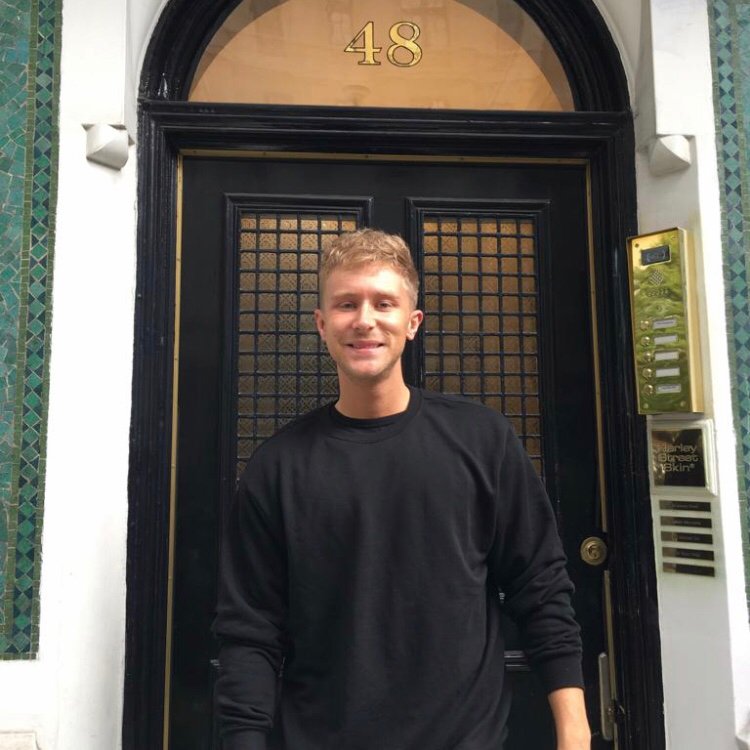 harleystskin's tweet photo. Wonderful afternoon spent with @CapitalOfficial DJ @ItsJoeCooper enjoying a skin treatment from Dr Aamer Khan! Video coming shortly.... #musclerelaxant #improvedskin #lookyounger #skinclinic #harleystreetskinclinic #celebritytreatment #joecooper #model #broadcaster https://t.co/E7PzJrAqUp