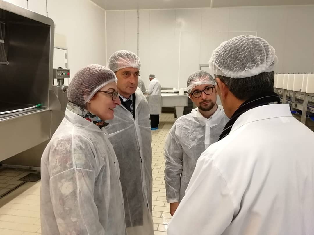 SergioGonVil's tweet photo. Ha sido un placer conocer a @maitepagaza y visitar la fábrica de Quesos de Sasamón🥮

Estamos en campaña con @auroranacarino y toda la ilusión para poner a la provincia de #Burgos en el #centro

El #28A necesitamos tu voto para construir un futuro mejor
#VamosCiudadanos 💪🏻🍊 https://t.co/gGh4t8iMHQ