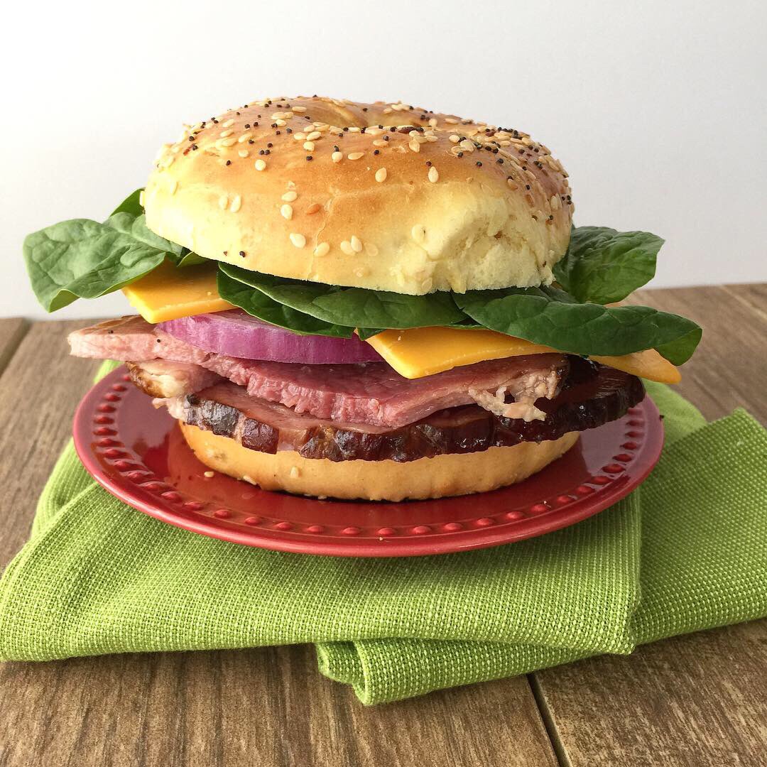 smalltownliv's tweet photo. Have a ton of leftover #ham from Easter!?  We tend to make enough food to feed an army...🙈⁣⁣
This is for you! 🥪
▪️Pick up your favorite bagels
▪️Pile on the ham⁣⁣
▪️ Add your favorite items on top⁣⁣
(We chose red onion, thick-cut cheddar cheese, and fresh spinach)
#recipe https://t.co/me0Qef2zo4