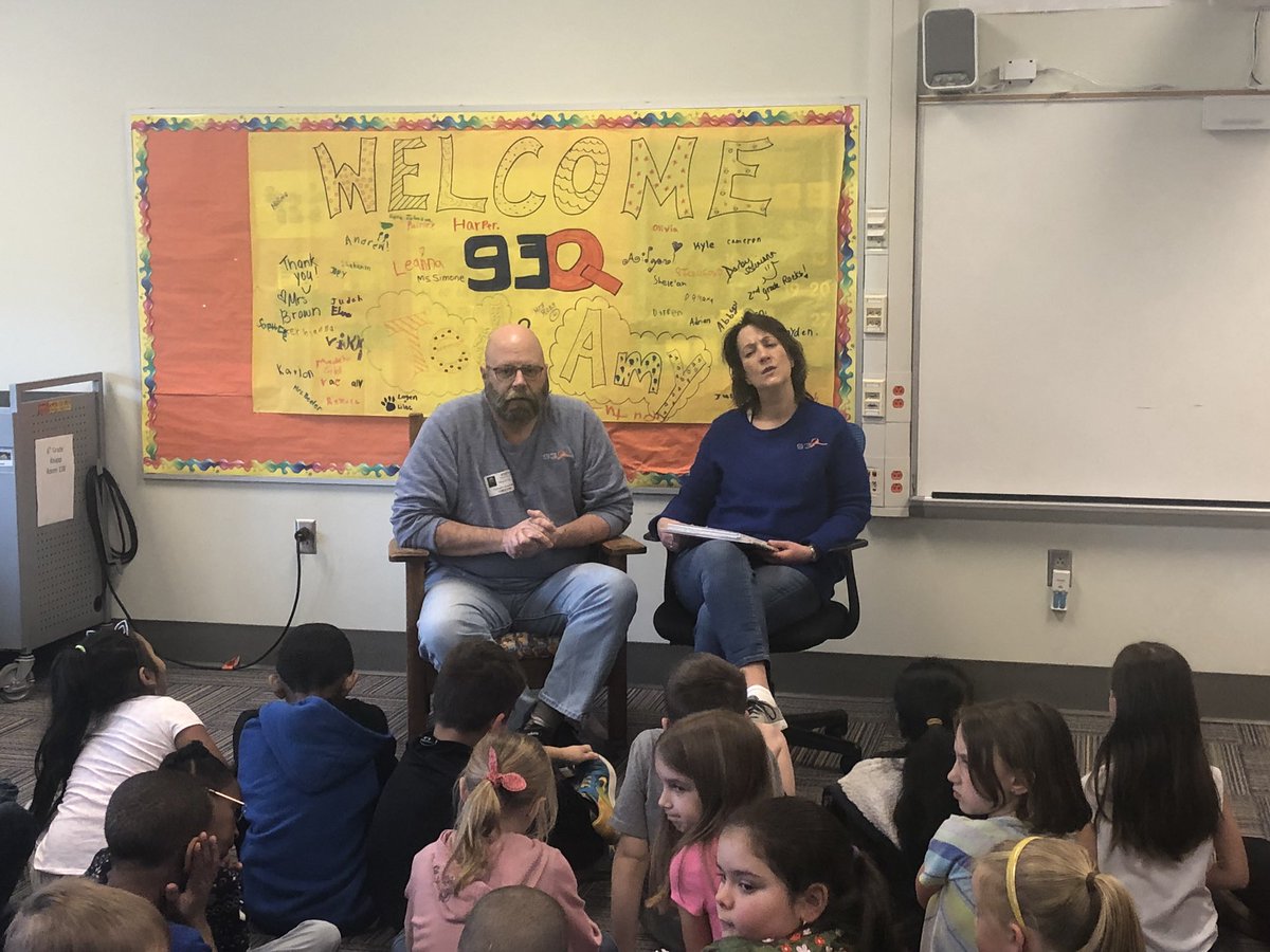 DrBalintfy's tweet photo. Thank you @TedandAmy from 93Q for visiting LE today. Our 2nd graders truly enjoyed meeting you.  We appreciate you taking time to read to our students, and talk about your career in Radio Broadcasting. 🔶💙🔶 #WeAtLE #LiverpoolTheFamily  #CommunityConnections https://t.co/aAwtSbkVbM