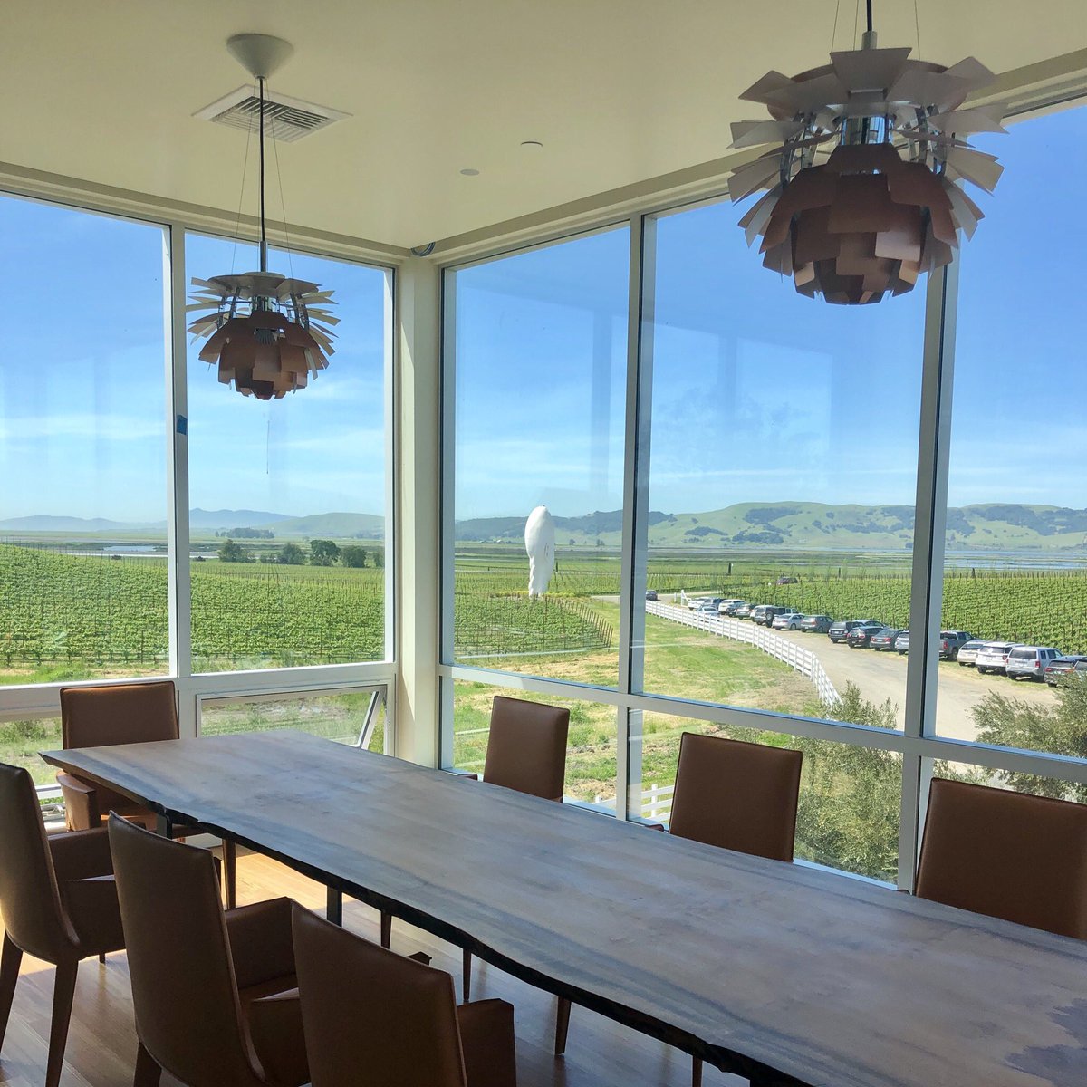 dannymangin's tweet photo. Double delights @CarnerosWine Alliance’s spring barrel tasting yesterday at The Donum Estate’s new production facility. A definite stunner, outside and in. Score another one for @MHArchitects. The 2018 Chardonnays were showing well. Pinots, too. https://t.co/57B2Z7N6k6