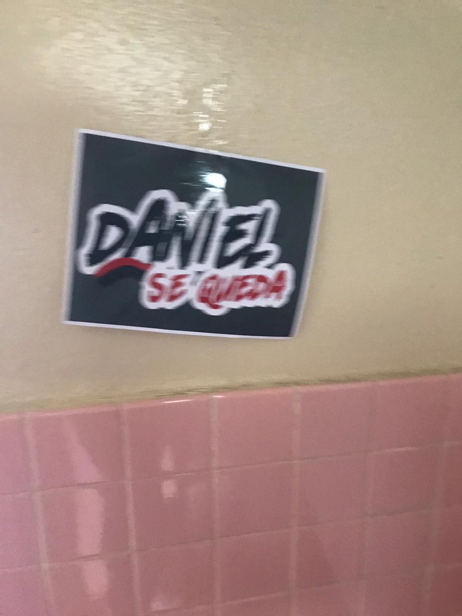 Felicidades niños por hacer escuchar su voz en el Colegio Alemán Nicaragüense, ya era hora, felicito a todos esos niños sandinistas q hicieron un mural y pegaron calcomanías, AQUÍ NOS QUEDAMOS TODOS!! DANIEL 2021!!
#VivanLosNiñosSandinistas
#NoPudieronNiPodranDerrotados
