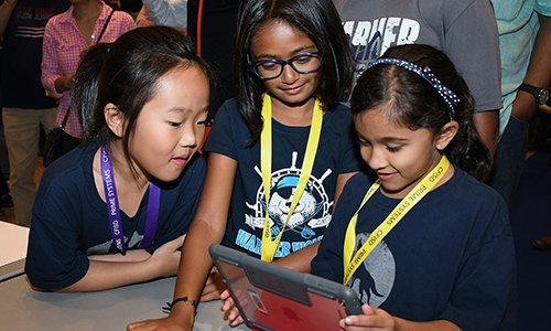 CFISDnoticias's tweet image. .@CyFairISD 10.o Festival de Tecnología Anual de CFISD atrae a 3,750 invitados. Lean los detalles: cfisd.net/es/news/news/1… #CFISDTechFest #CFISDforAll #TxEdTuesday #GoPublic #CFISDparaTodos