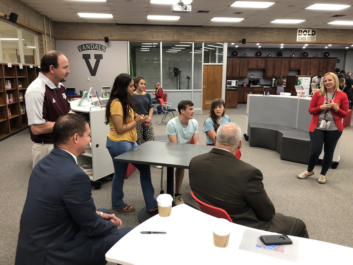 VanSTEAMBus's tweet image. @VHSiTeam members had the opportunity today to visit with area superintendents about student engagement! #VanEdTech #studentengagement