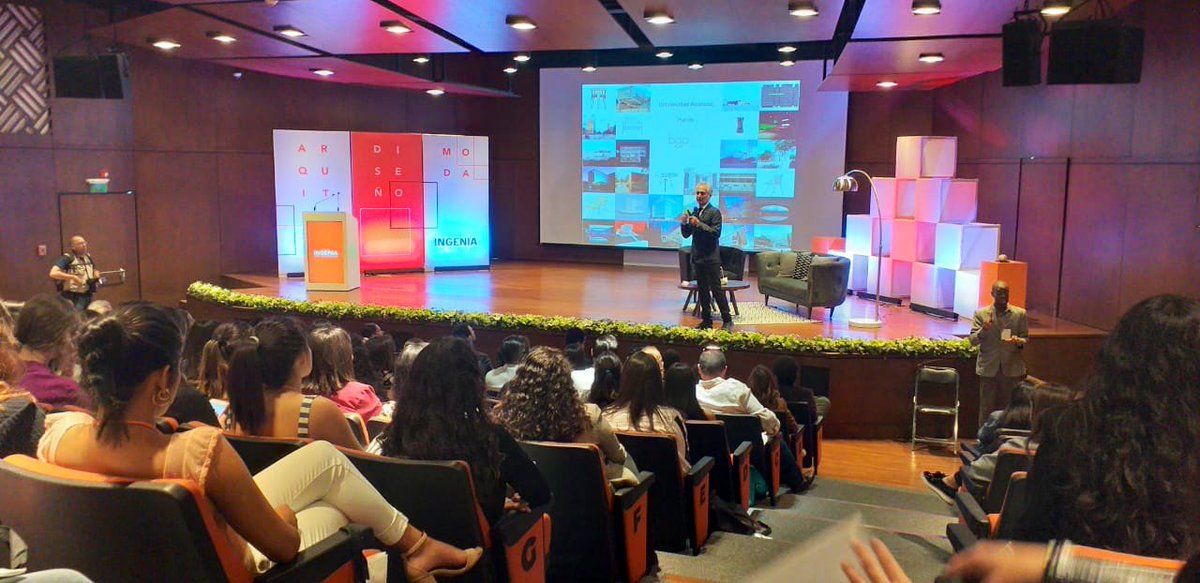 UAnahuacPuebla's tweet photo. "Yo no entiendo la arquitectura haciendo únicamente edificios, mobiliario, textiles, objetos, vasos, etc. La arquitectura tiene que ver con todo aquello que involucra al diseño" - Arq. Bernardo Gómez-Pimienta
#Ingenia5 https://t.co/RuXT0GcWDy
