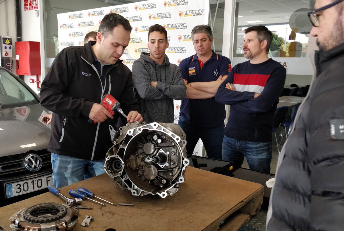 reynasarecambio's tweet image. Esta semana hemos realizado un curso de DSG Cajas robotizadas de doble embrague de 6 y 7 velocidades para nuestros talleres SPG.👨‍🔧👨‍🏫

En Reynasa apostamos por la formación continua de nuestros clientes y empleados 💪💪💪

#dobleembrague #dsg #cajasrobotizadas #curso #reynasa