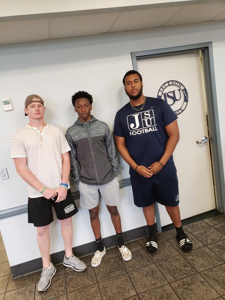 sentinelmentors's tweet photo. Sentinel Mentor @jayjay_James262 having lunch on campus with @jacksonstatefb QB 
Derek Ponder and DT Cedric Dunbar.  The college athletes gave some valuable advice! #SentinelMentors #JacksonStateUniversity https://t.co/BOQr8VeuOL