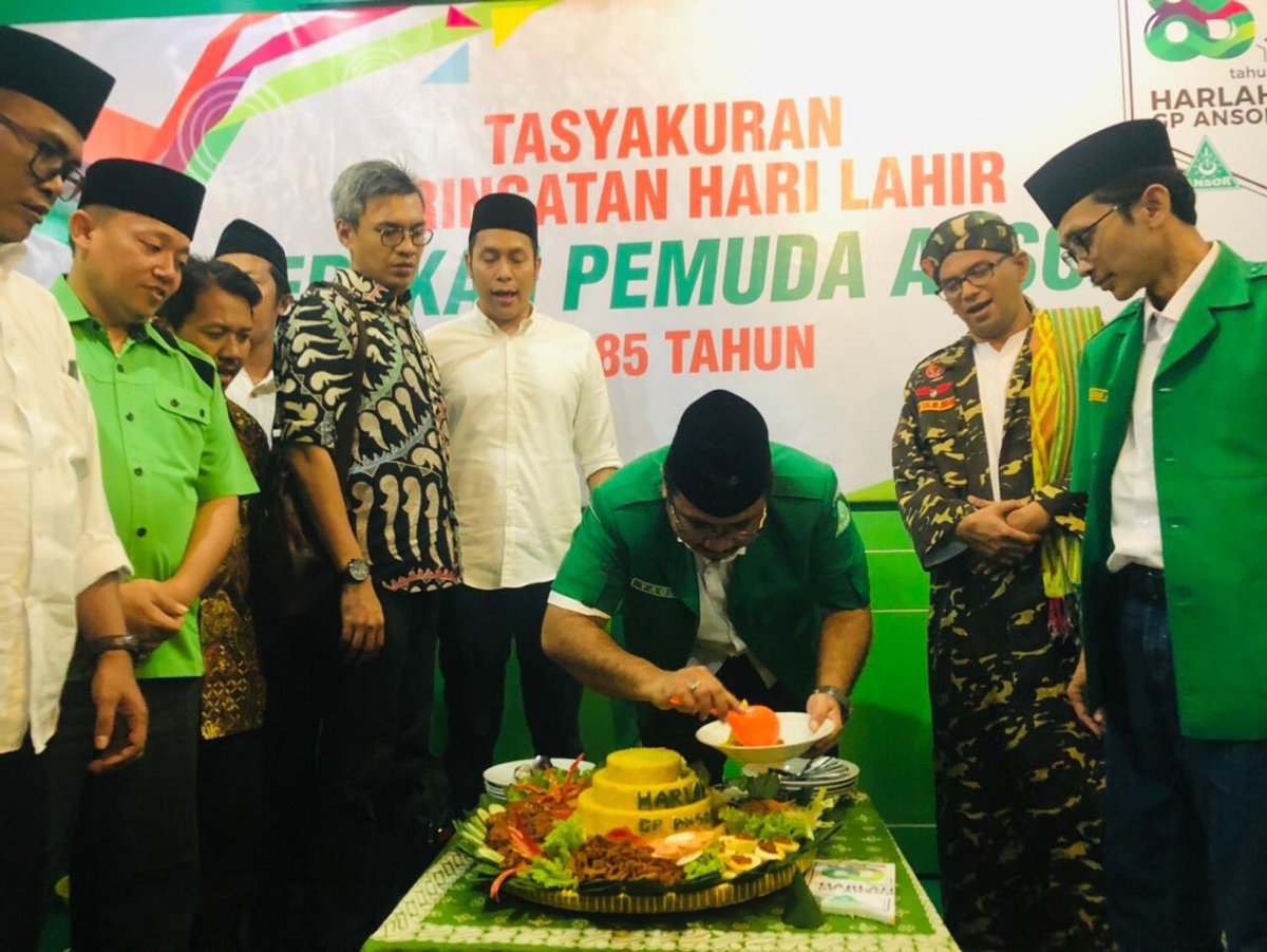Official_Ansor's tweet photo. Tasyakuran Peringatan Hari Lahir Gerakan Pemuda Ansor ke 85 Tahun

#KitaIniSama
#Harlah85GPAnsor https://t.co/Zgw4OvSQCk
