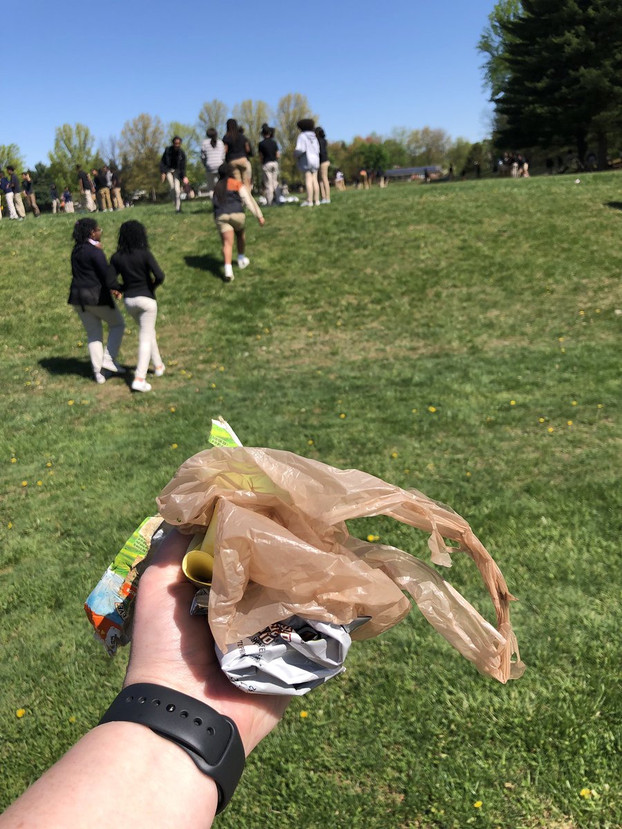 SciBeatty's tweet photo. How clean would your neighborhood be if every time you went outside you picked up 5 pieces of trash? #orderofthewheel https://t.co/kou39xfZyd