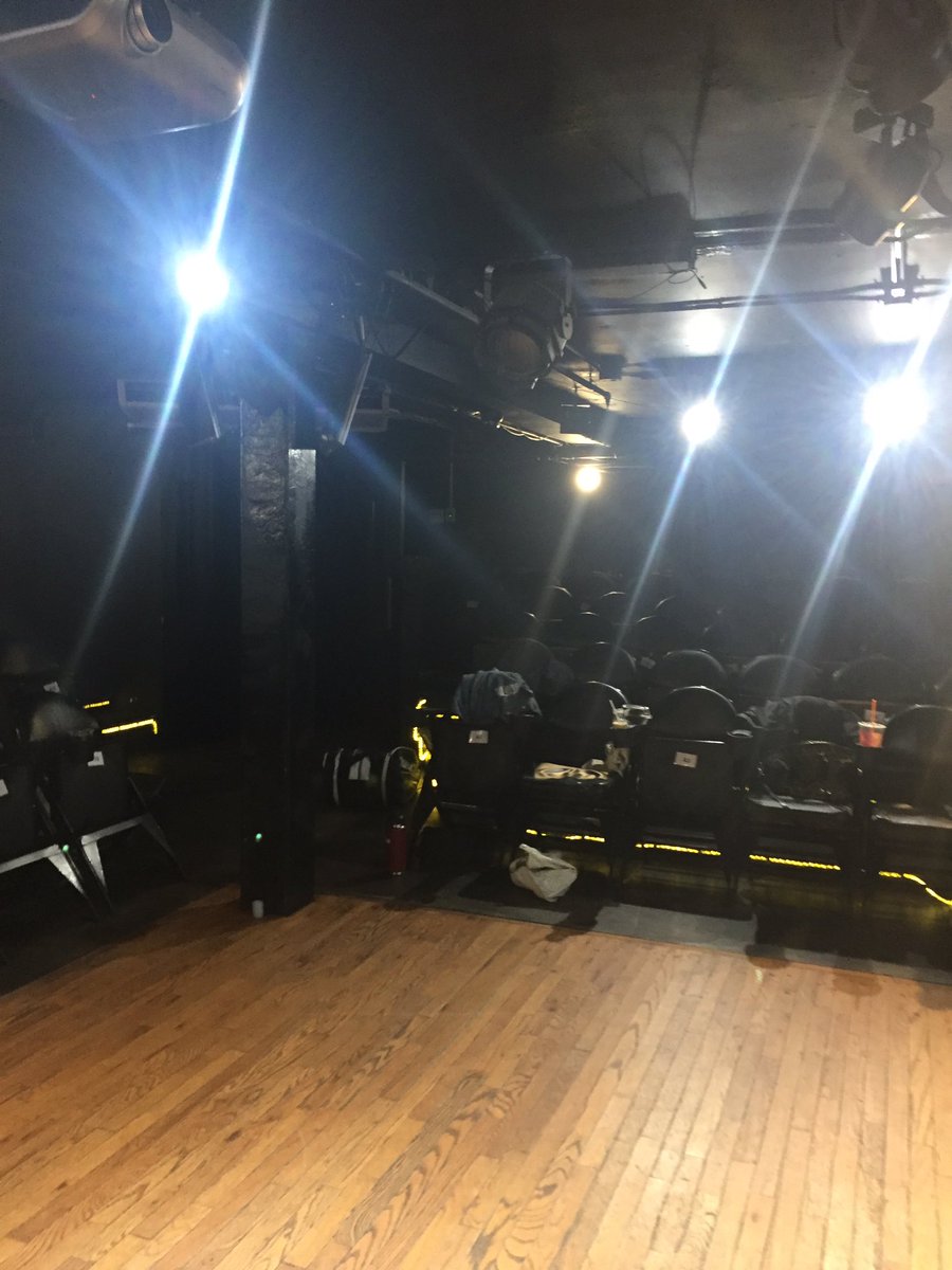 SUSketchComedy's tweet photo. GUESS WHO HAS A SHOW TONIGHT AT THE IMPROV ASYLUM FOR FREE TONIGHT AT 8
YES YOU ARE CORRECT IT’S US PLEASE COME SEE IT https://t.co/JbddgWgsAv