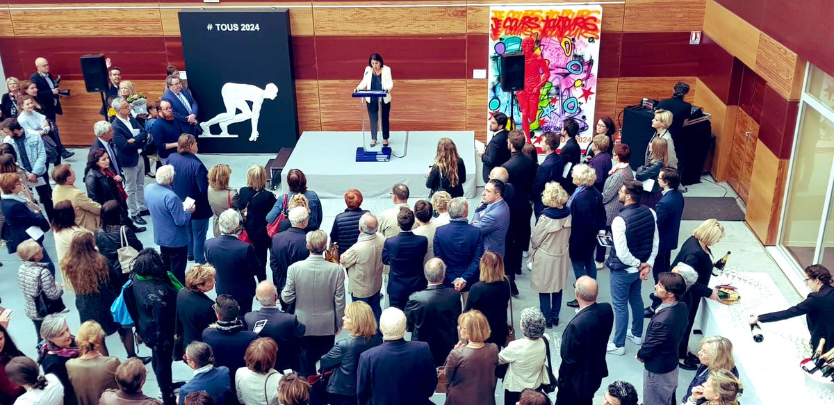 ClemencePkv's tweet photo. Opening of the art exhibition taking place on our campuses until July - Art has its place everywhere, even in the most unexpected places, like management schools! https://t.co/guE6QmExIh