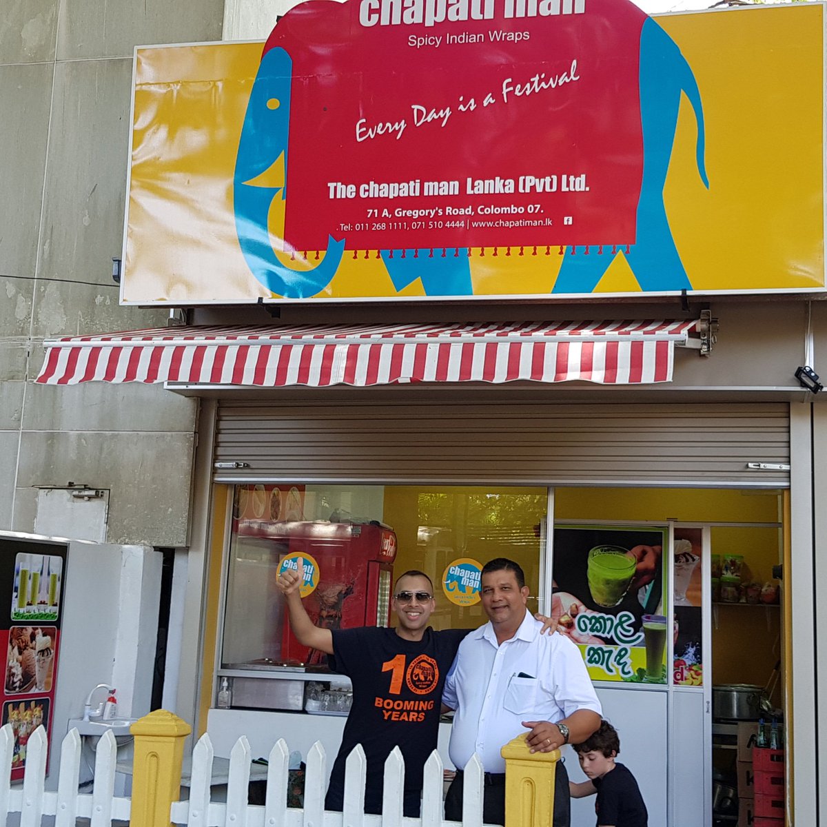 chapatiman's tweet image. Chapati Man is extremely happy to announce the opening of the first Chapati Man fixed premises in #Colombo, #SriLanka. What an achievement! Booming luck to #RoshanAbeysinghe and his Sri Lankan consortium at The Chapati Man Lanka (PVT) Ltd. #Franchise Chapati Man BOOM!