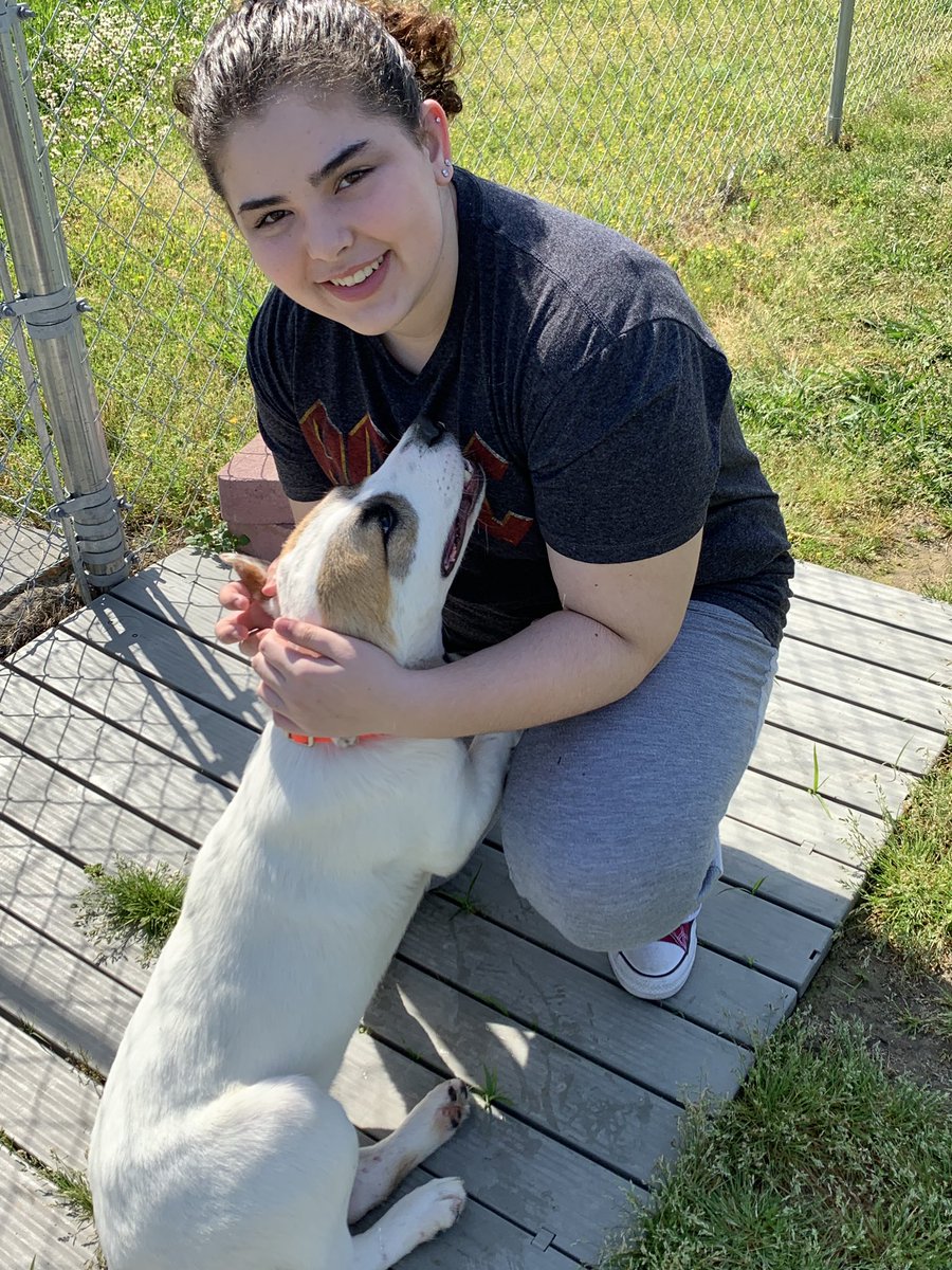 Candace_Baum's tweet photo. Enjoyed our morning volunteering at FCRC 🐶🐱 #mcsenrich https://t.co/VgWcCHePN3