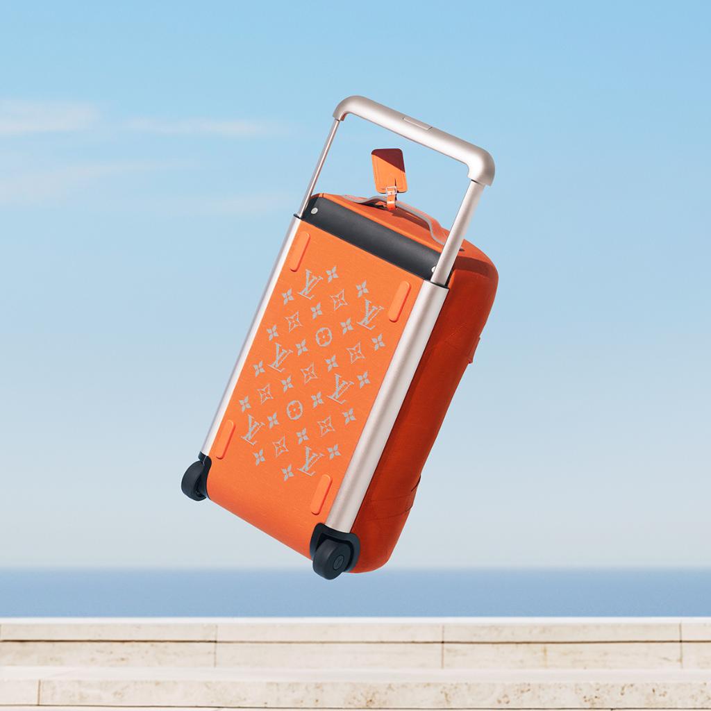 Louis Vuitton on X: For far-flung ventures. Horizon Soft is the new  innovative #LouisVuitton luggage with an inventive and lightweight design.  Learn about the Horizon Soft luggage designed by Marc Newson at