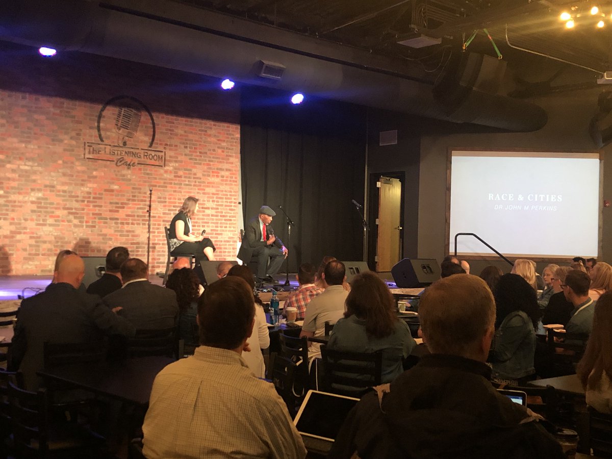 OnsiteWorkshops's tweet image. “We’ve got to enter in to the pain of others. We’ve got to involve ourselves with the pain of others.” -@JohnMPerkins 

@lindseynobles and @jmartindaisy are at @Qideas in Nashville this week. Find them if you want to learn more about #onsiteworkshops!

#Q2019