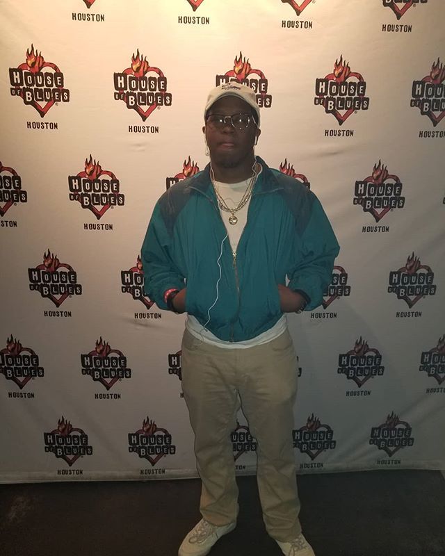 JohnFugginDough's tweet image. That time at the Wiz and Spitta concert with @omg2raw ... inebriated beyond belief

#johnfiggitydiggity
#retrojacket
#Reeboks bit.ly/2vt0YLz