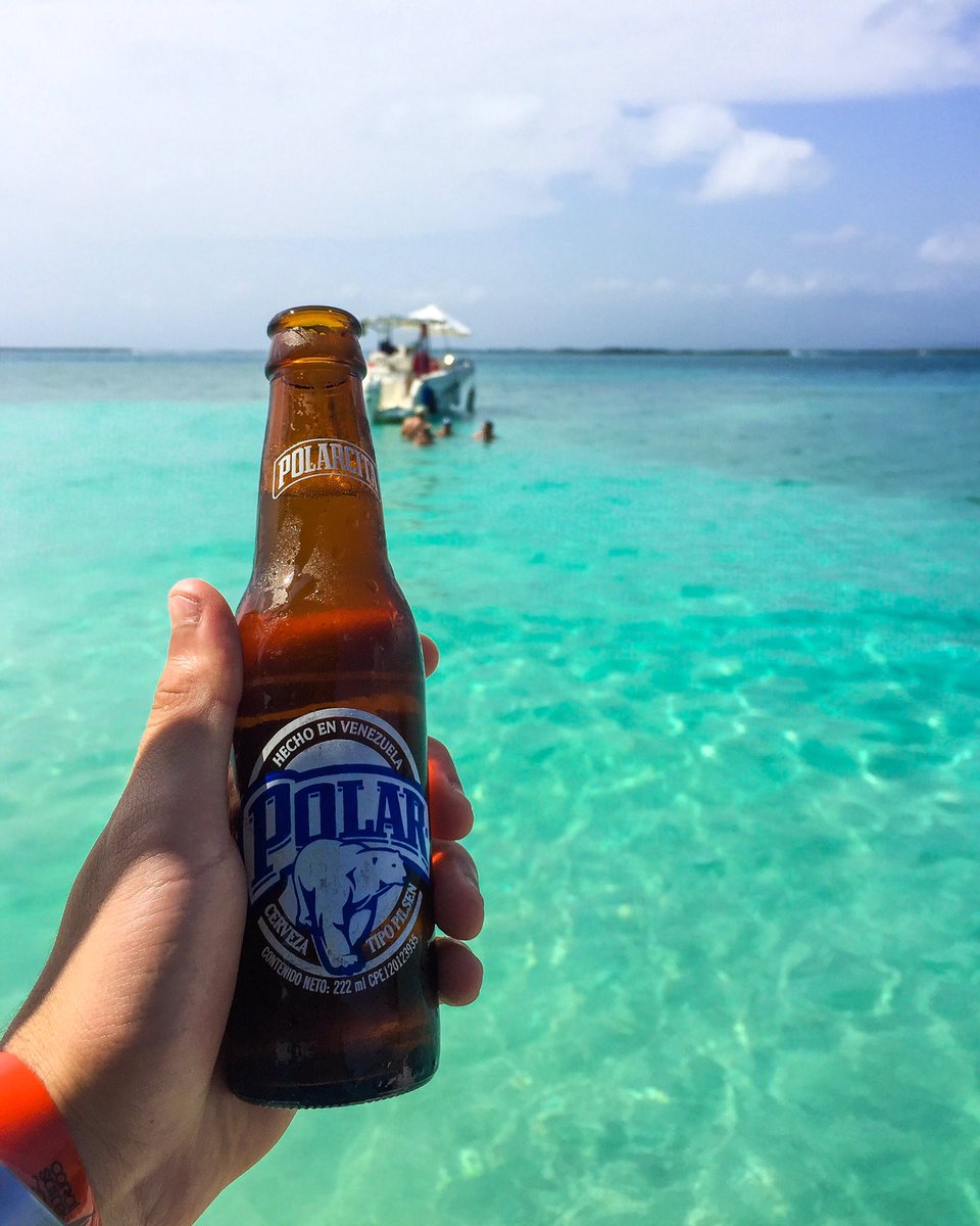 La negrita donde tiene que estar 🇻🇪🔥🌊  
Bajo 360°  
🏖 Tucacas, Falcón, Venezuela ☀️ #beach #tucacas #falcon #venezuela #morrocoy #summer #paraguana #puntofijo #losjuanes #bajo360 #cayosal #cayomuerto #cayosombrero #polar