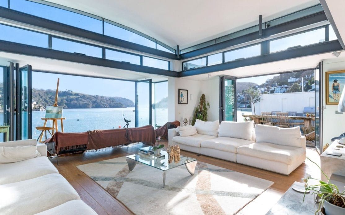 Where's the #property hotspot in the UK this year? Find out where the celebs are flocking to... buff.ly/2KXiGRR