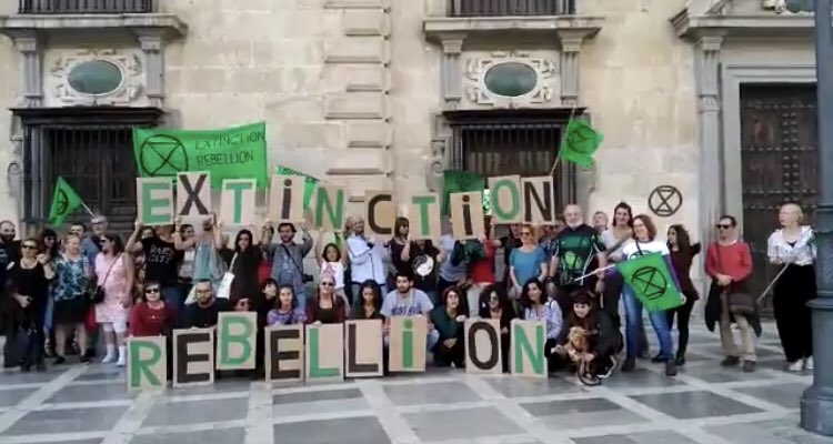 ¿Estás a favor de nuestras demandas?
1. Que digan la VERDAD.
2. Reducción EMISIONES CO2 a 0 en 2025.
3. ASAMBLEAS ciudadanas para dirigir el proceso.

Si es así, únete a nuestra Declaración de Rebelión. Ya somos más de 600👉🏼 bit.ly/2D3YDuJ

#ExtinctionRebellion