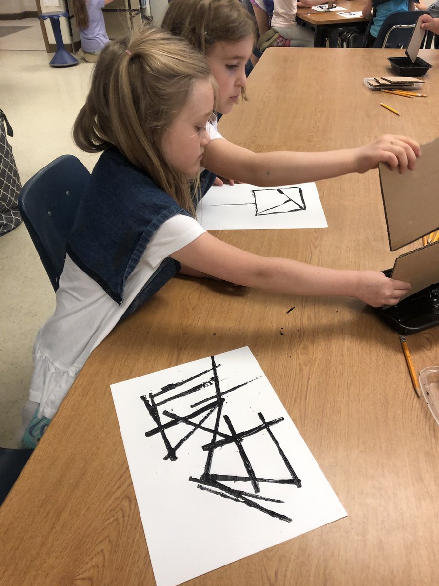 Kindergarteners are printmaking their lines today for their Piet Mondrian inspired artworks! 🎨