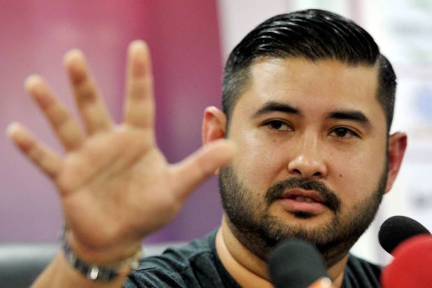 RajaPetra's tweet photo. TMJ posts excerpts of constitutional rights of state Rulers in response to Dr M's blogpost - https://t.co/tyiVfrroLk https://t.co/Z6L3s1CjYb