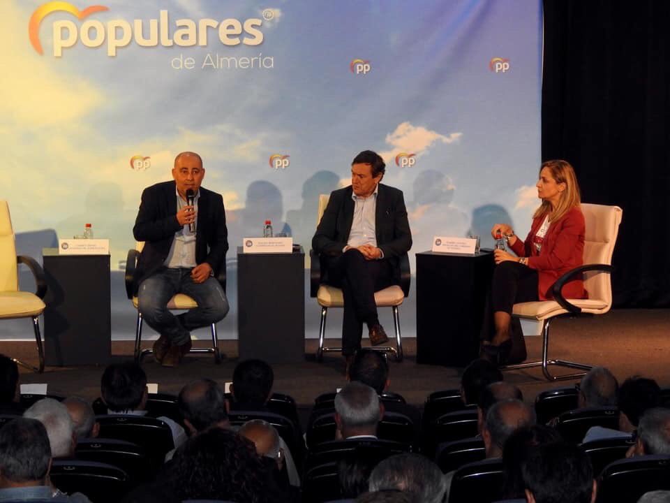 PPHuercalOvera's tweet photo. Huércal-Overa tiene influencia con el nuevo gobierno del PP en Andalucía para sacar muchos proyectos adelante.

Hoy nos reunimos en el Cine para buscar soluciones, junto con los Agricultores y Regantes, a los problemas del agua en Huércal-Overa. https://t.co/xA95BvvxOg