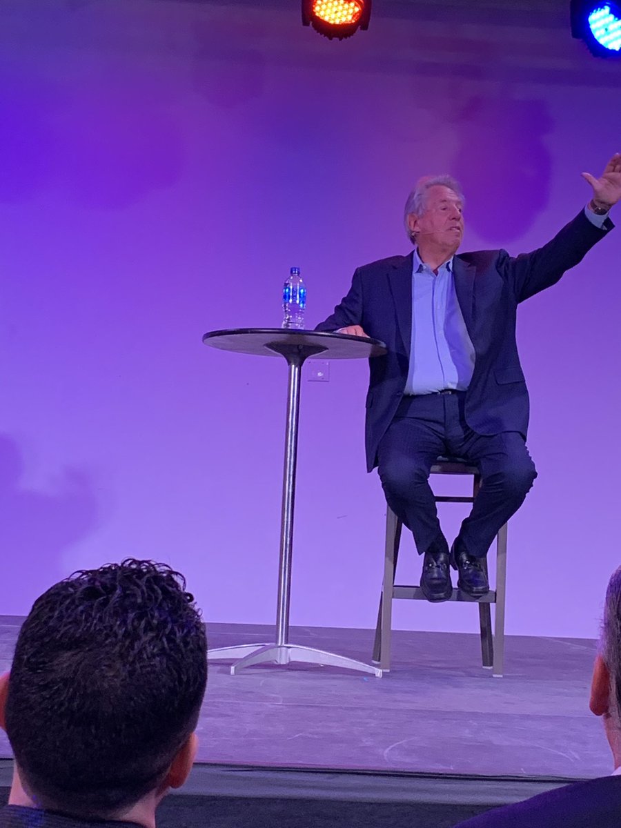 GlennGRobbins's tweet photo. Such an energizing morning! Blessed to meet and learn from a hero in leadership - @JohnCMaxwell. Godspeed on your travels and thank you for all that you do! #Leadershift #LearnUnlearnRelearn #AlwaysLearningAndImproving https://t.co/ESkWUm2jWI