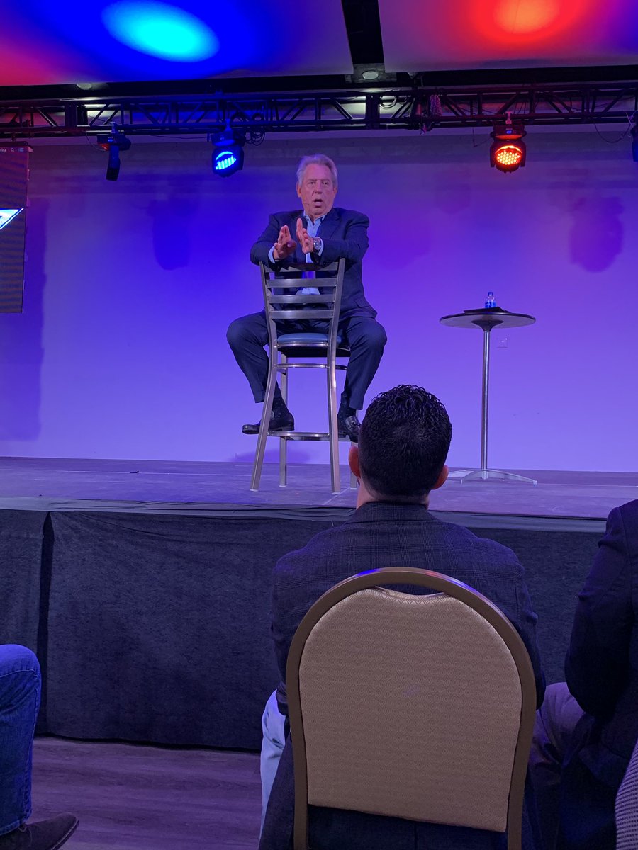 GlennGRobbins's tweet photo. Such an energizing morning! Blessed to meet and learn from a hero in leadership - @JohnCMaxwell. Godspeed on your travels and thank you for all that you do! #Leadershift #LearnUnlearnRelearn #AlwaysLearningAndImproving https://t.co/ESkWUm2jWI