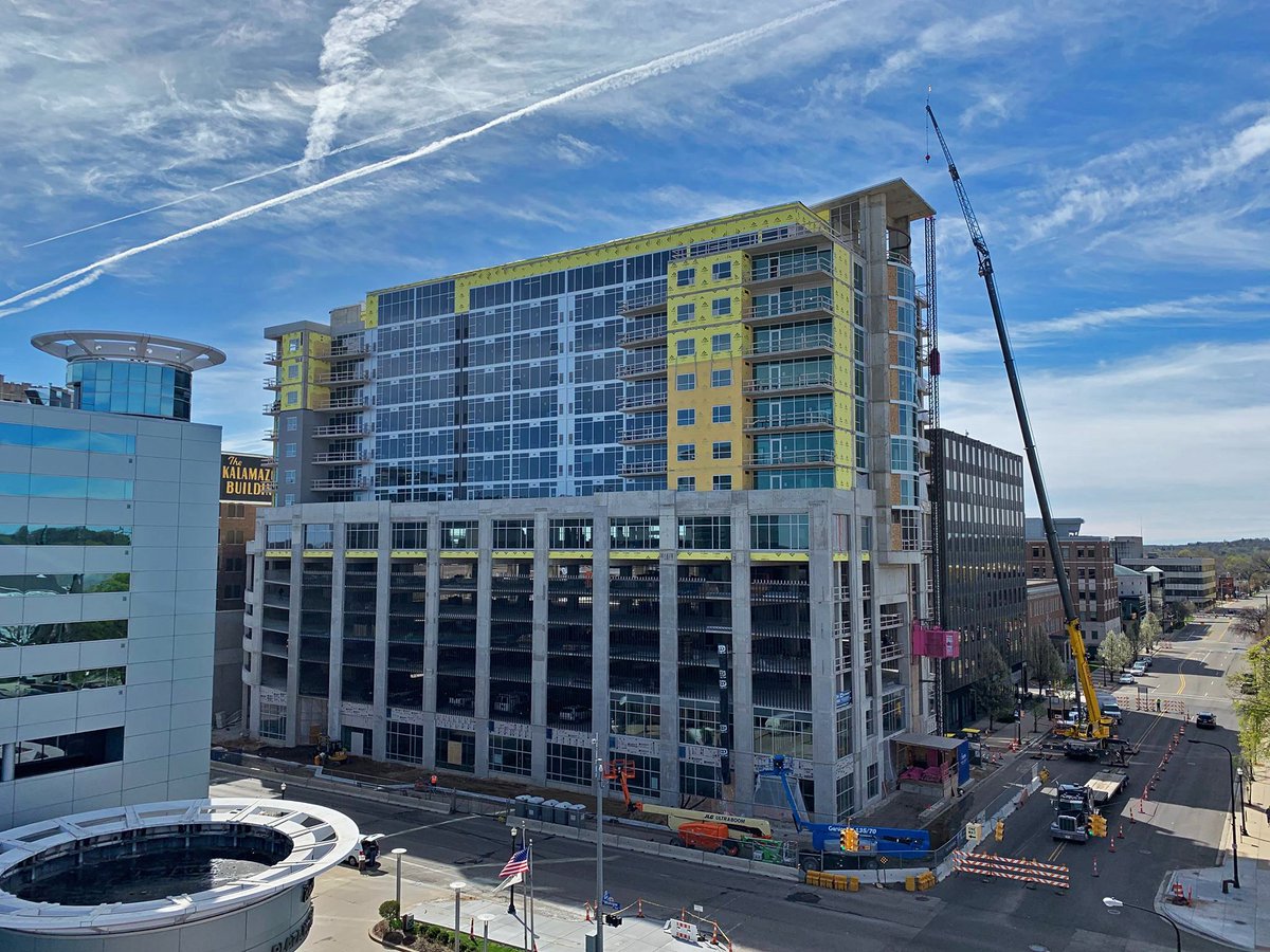 ByceAssociates's tweet photo. It's an exciting day at The Exchange building in Downtown Kalamazoo as the removal of the buck hoist begins! #ByceAssociates #InnovativePracticalSolutions #Architecture #Engineering #InteriorDesign #DiscoverKzoo #RidePink https://t.co/39IEnPUnBz