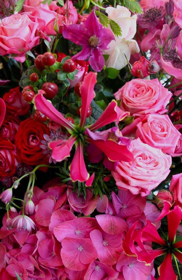 Marginpar's tweet photo. Colorful wedding inspiration with a selection of #Marginpar flowers styled in @AmstelHotel Amsterdam! Flowers styled: #Clematis Amazing® Inspiration, #Astrantia Star of Promise, #Chasmantium, #Hypericum Season and #Scabiosa Red Velvet! (photo and styling by @lmflowerfashion) https://t.co/60OpOWhr06