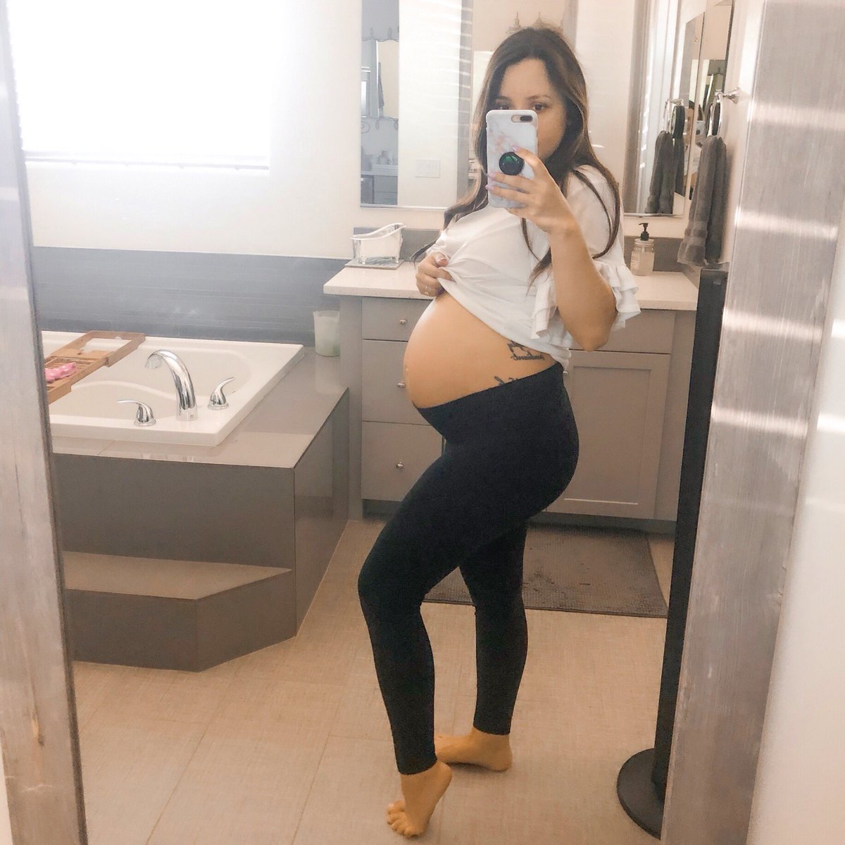 lexiholtt's tweet photo. 31 weeks 💙 can’t wait to be a mama of 2 https://t.co/1q8icg96Vb