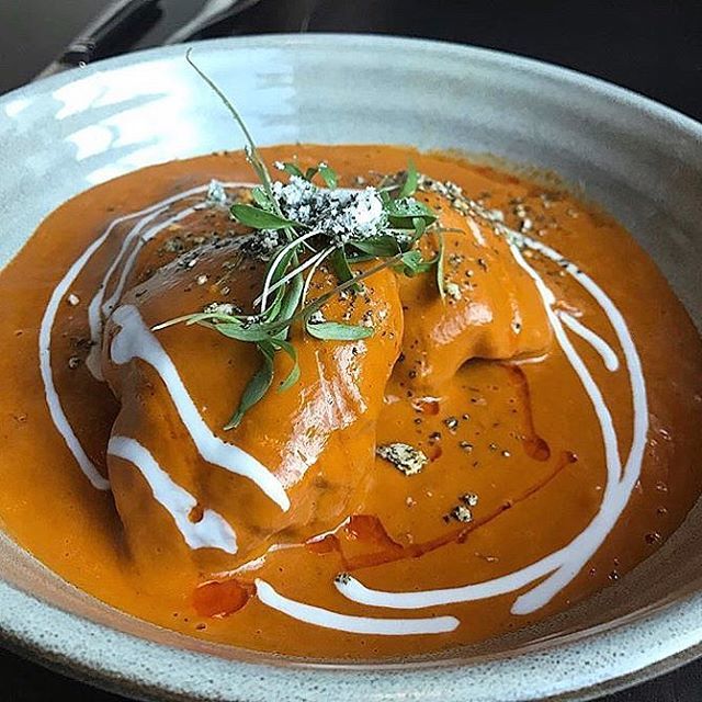 Come in for a classic // Traditional Butter Chicken, red pepper makhani, fenugreek, micro cilantro. #roohsf 📷: @nomnomamit