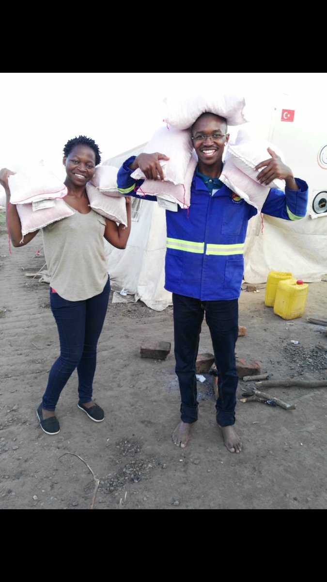 wilkerDias13's tweet photo. O que me torna a melhor pessoa do MUNDO...Visita as Vítimas do #CycloneIdai em Nhamatanda #Lamego onde distribuímos algumas sementes, enxadas e muitaaaa alegria❤️ #cycloneidaiupdate #mozambiquefloods2019 https://t.co/hwAqFOWHWI