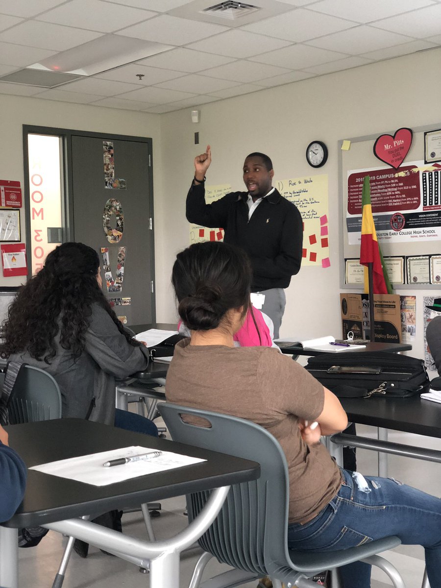 PittsTheTeacher's tweet photo. You know you work with a great principal win they volunteer to come and teach the Bill of Rights review to your class. I truly appreciate @MisterGaston taking the time out of his day to teach our scholars. You got 3 more classes tomorrow sir... @HISD_NHECHS @Drjlarredondo https://t.co/wmBVTn4JT1